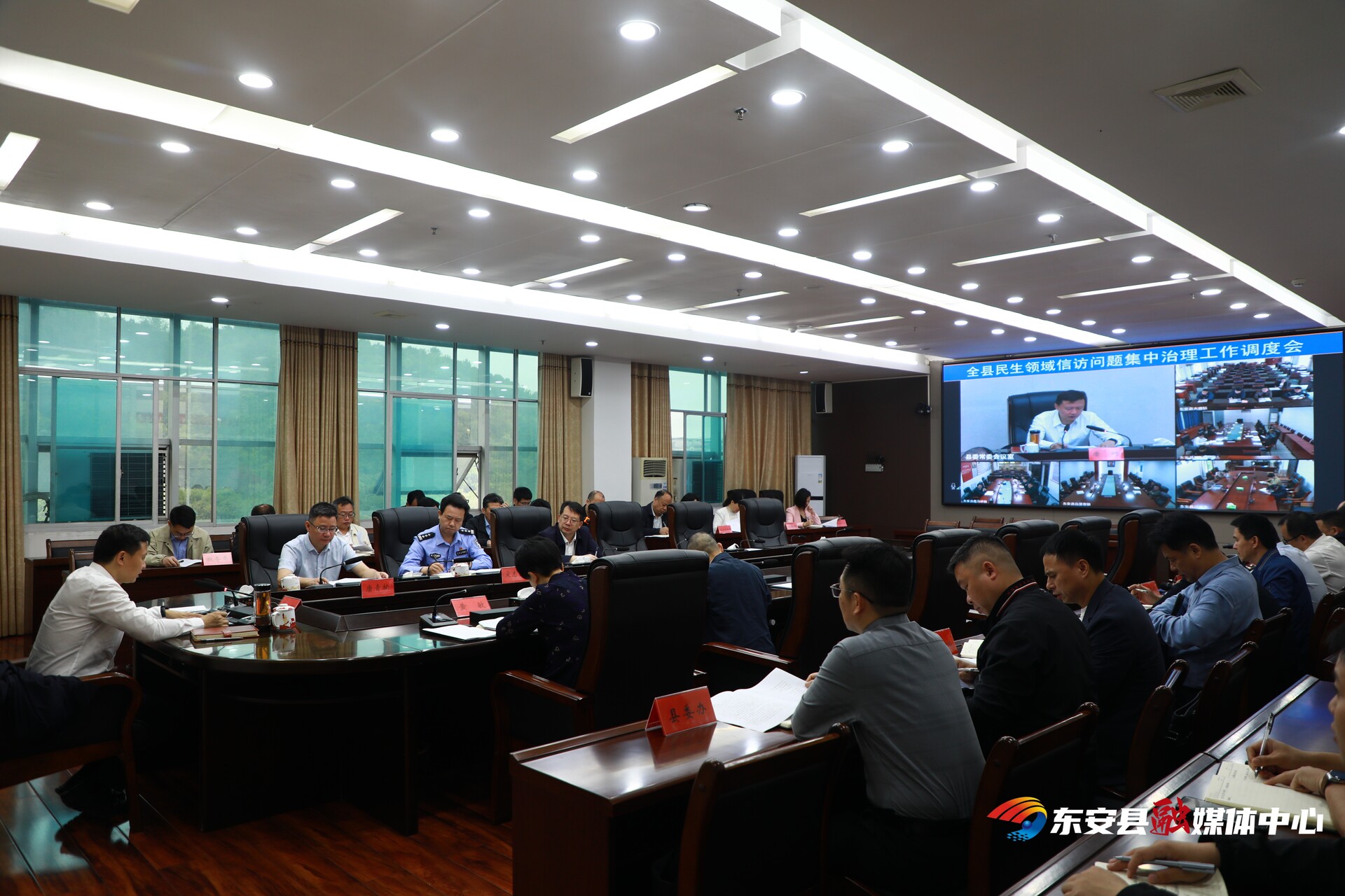 唐何主持召开全县民生领域信访问题集中治理工作调度会