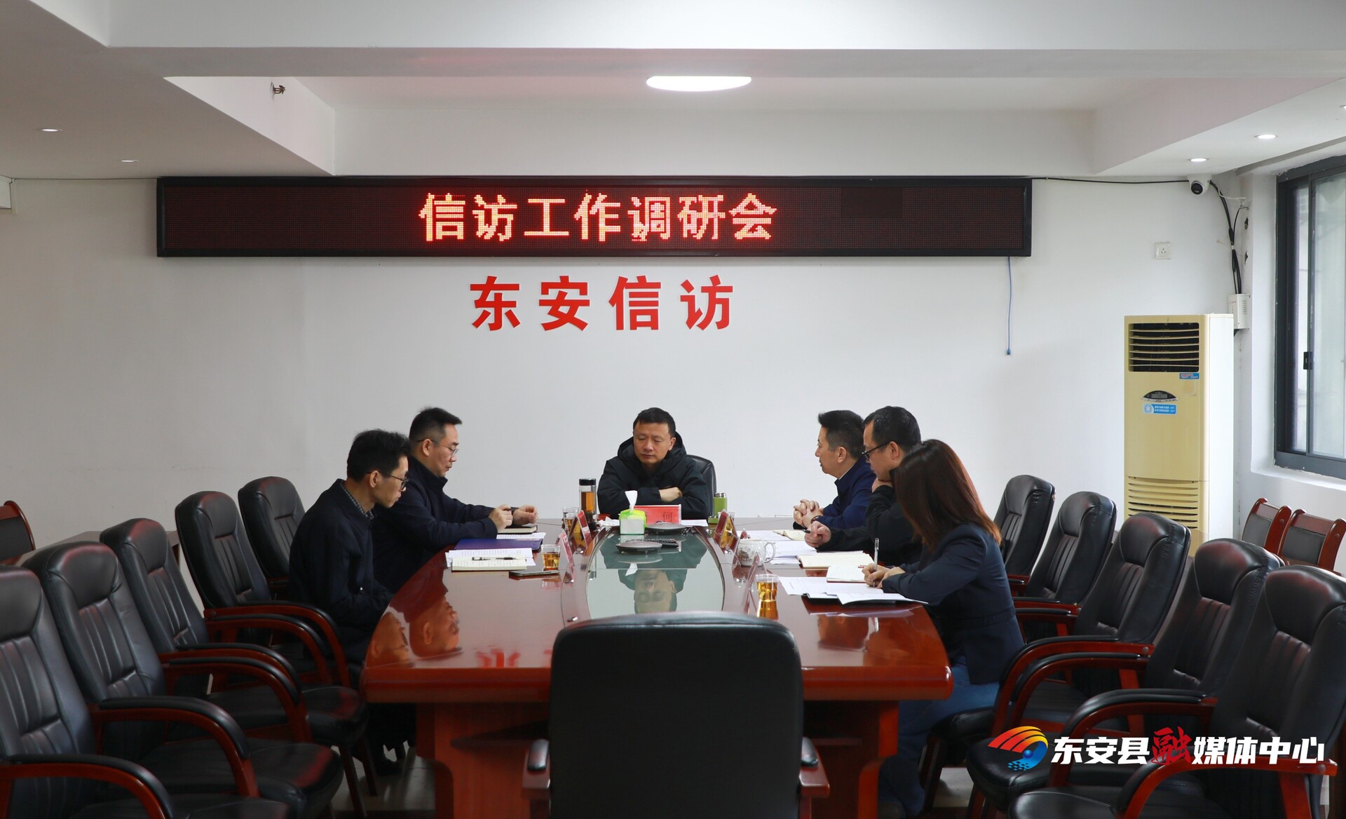 唐何到县信访局调研信访工作