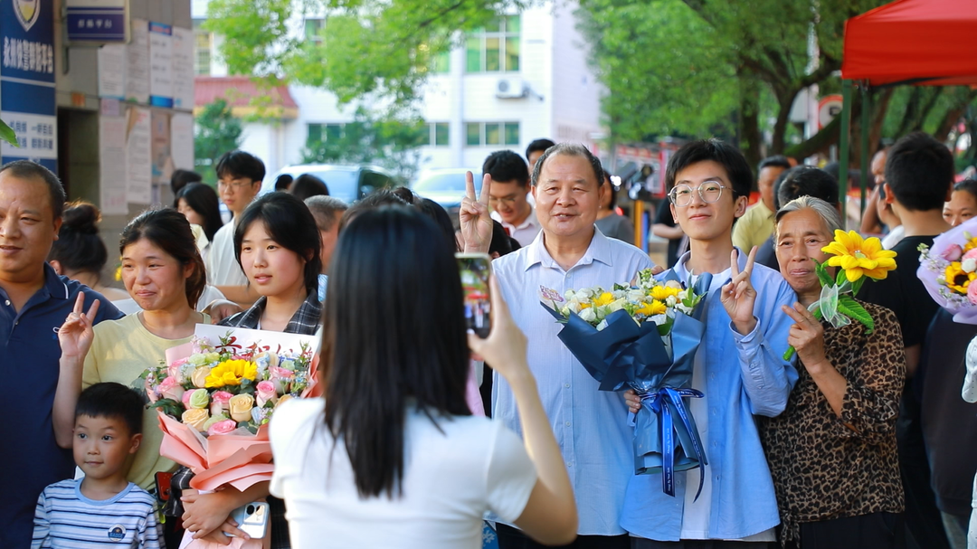 笔锋收鞘逐梦远航 东安县2026年高考圆满落幕