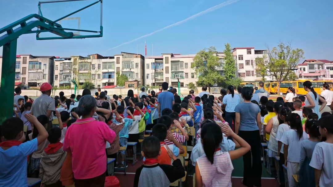 东安县端桥铺中心小学举行2026年秋季开学典礼